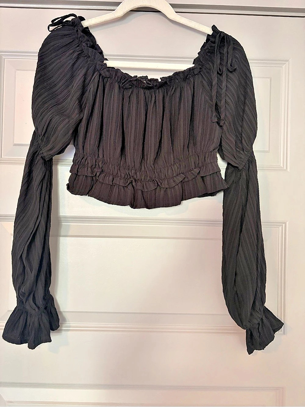 Altar’d State Black Long Sleeve Crop Top Size Small Like New